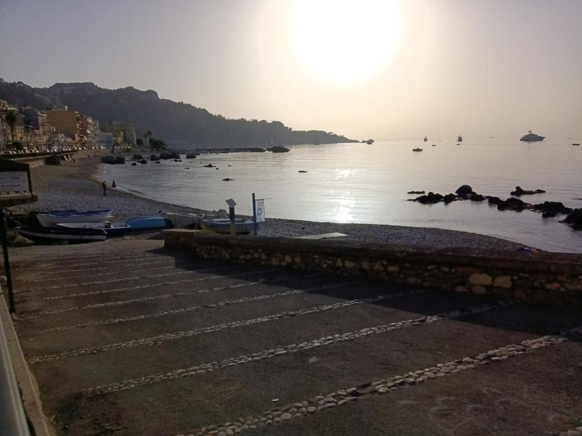 Apartamento Bilocale Fronte Mare Giardini-Naxos Exterior foto