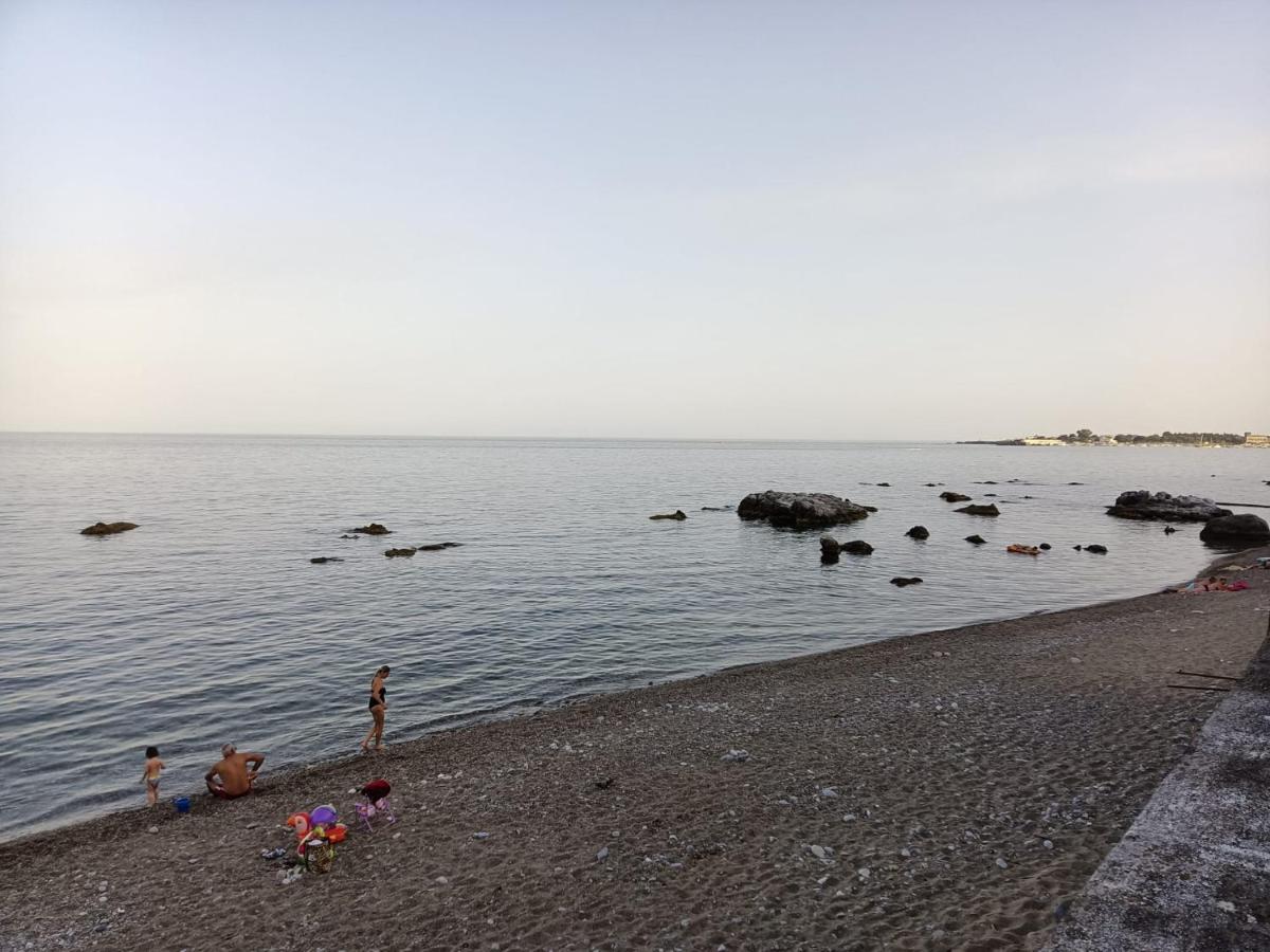 Apartamento Bilocale Fronte Mare Giardini-Naxos Exterior foto